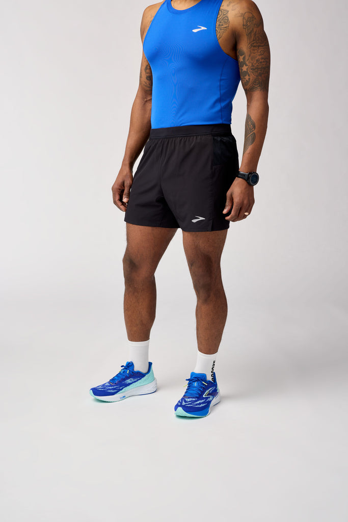 Men's Brooks Journey Shorts. Black. Front/Lateral view.