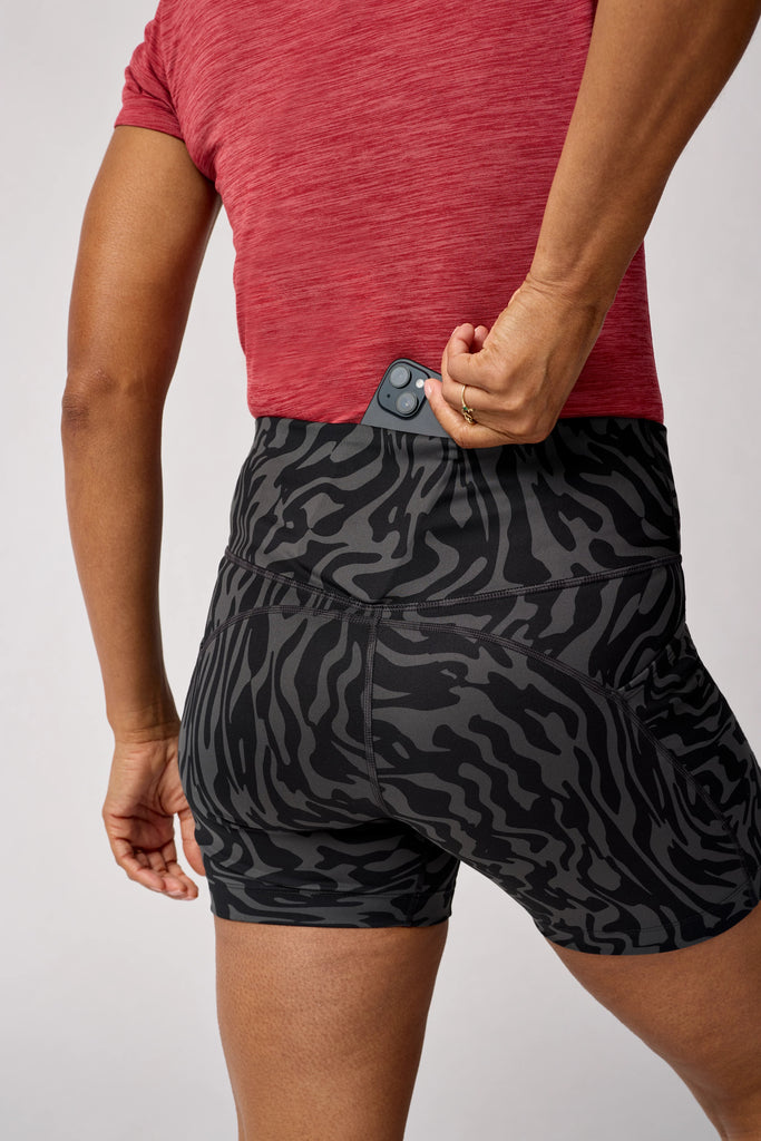 Women's Brooks Spark 5" Short Tights. Black/Grey print. Rear view.