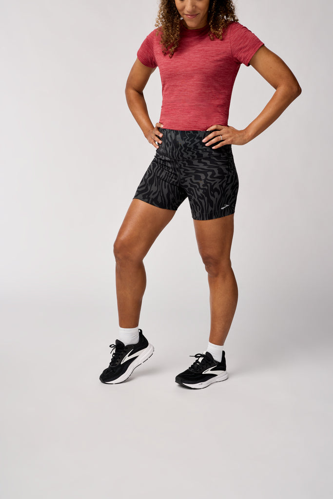 Women's Brooks Spark 5" Short Tights. Black/Grey print. Front view.