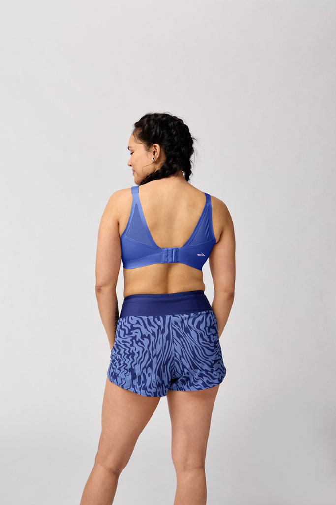 Women's Brooks Dare Scoopback Run Bra 2.0. Blue. Rear view.