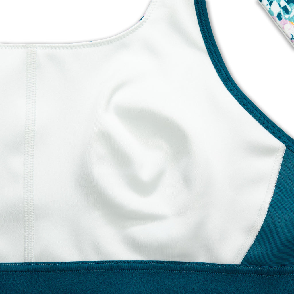 Women's Brooks Drive Convertible 2.0 Sports Bra. Green/White speckled. Cup closeup.