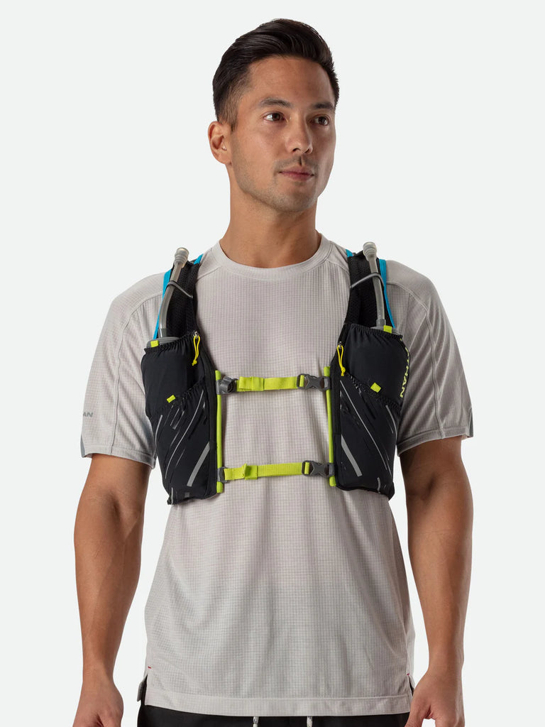 Unisex Nathan Pinnacle 4L Hydration Vest. Black.