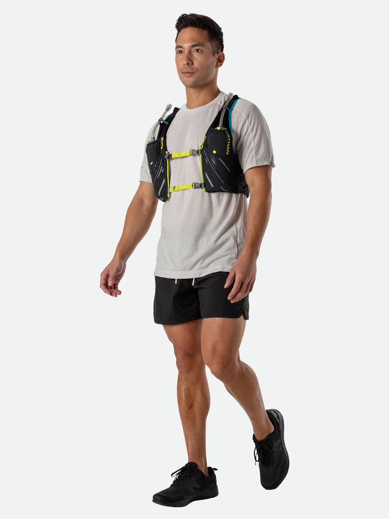 Unisex Nathan Pinnacle 4L Hydration Vest. Black.