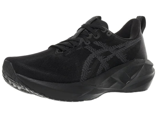 Men's Asics Novablast 5. Black upper. Black midsole. Lateral view.