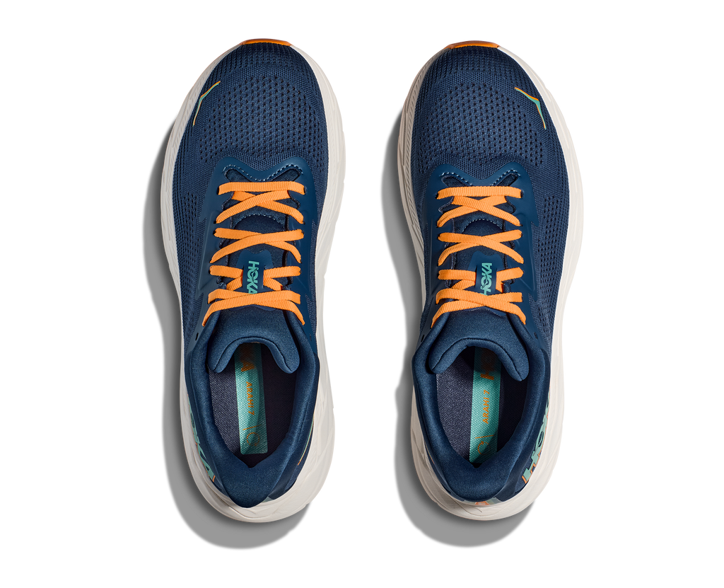 Men's Hoka Arahi 7. Dark Blue upper. Off white midsole. Top view.