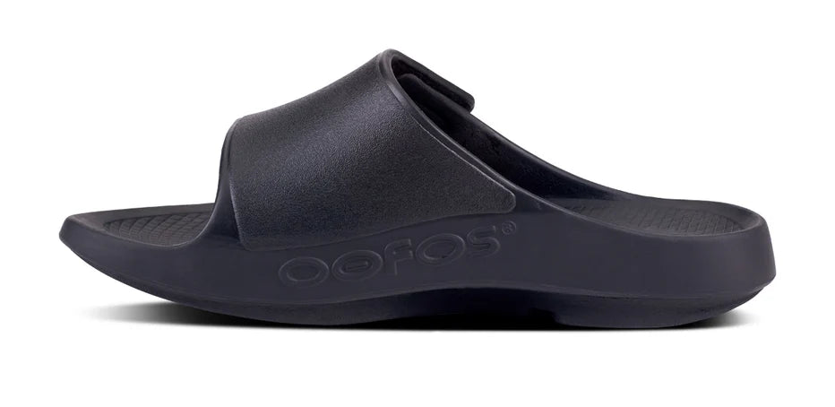 Oofos Ooahh Sport Flex. Black. Medial view.