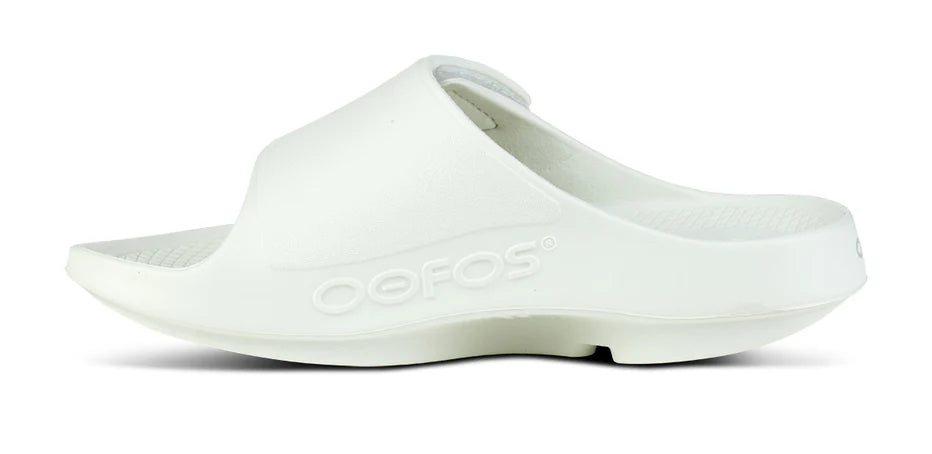 Oofos Ooahh Sport Flex. Light Gray. Medial view.