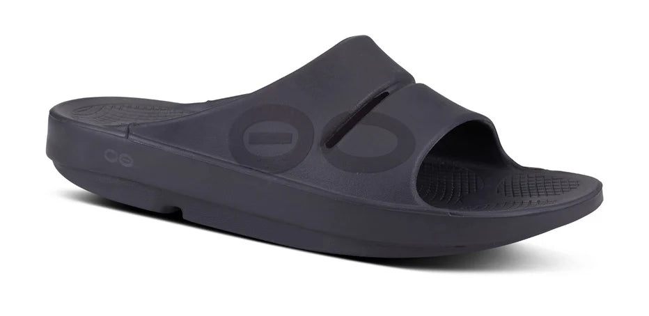 Oofos Ooahh Sport Slides. Black. Lateral view.