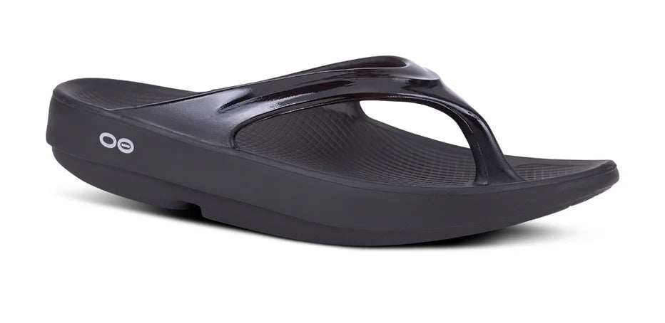 Oofos Oolala Sandal. Black. Lateral view.