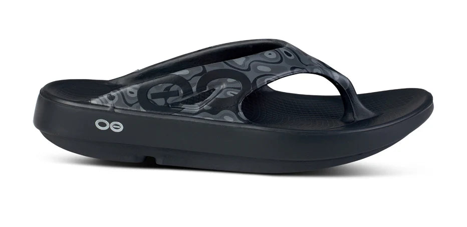 Oofos Ooriginal Sport Sandal. Black Camo. Lateral view.