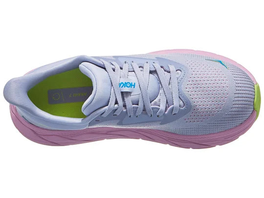 Women's Hoka Arahi 7. Light Blue upper. Pink midsole. Top view.