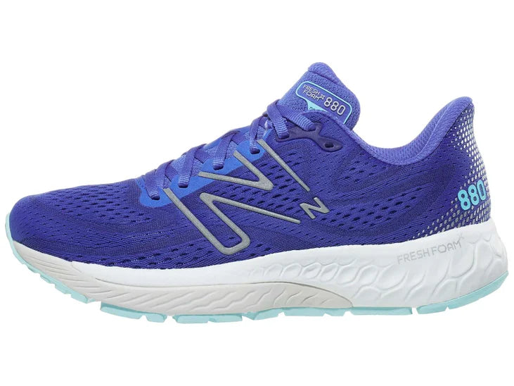 Women's New Balance 880 v13. Blue upper. White midsole. Lateral view.