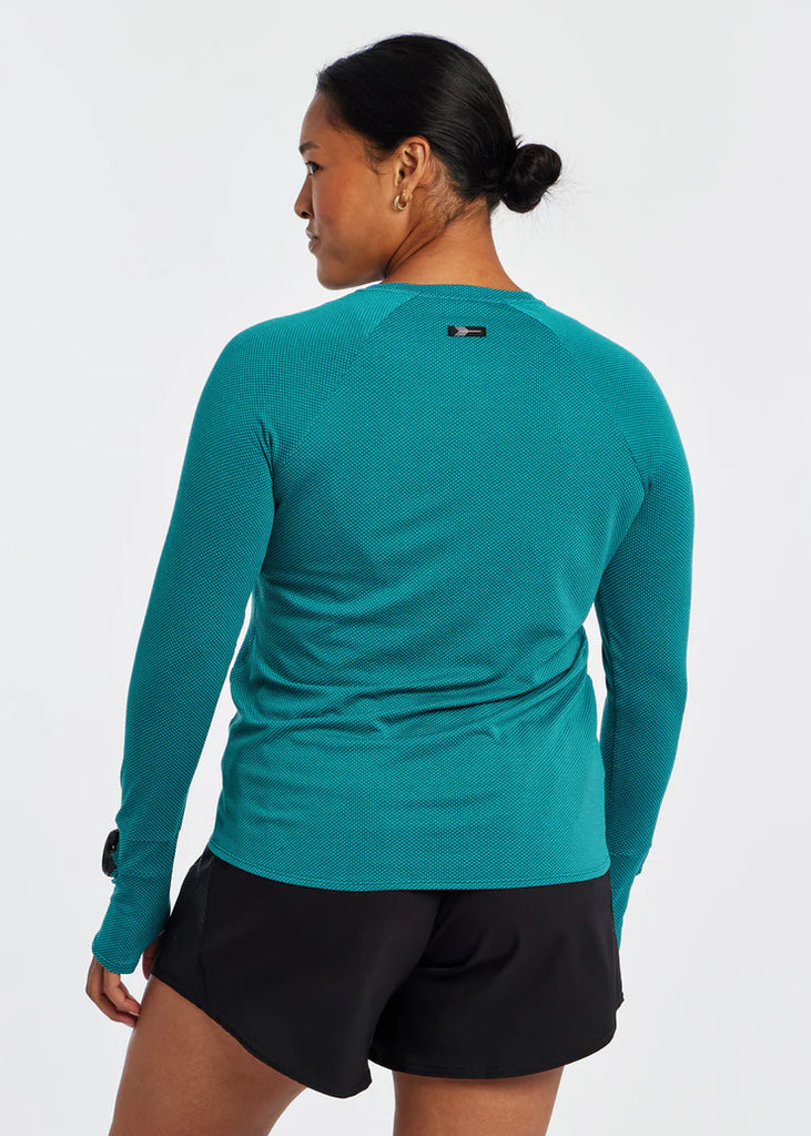 Women's Oiselle Flyout Long Sleeve. Green. Rear view.