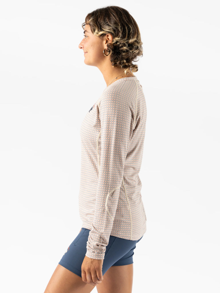 Women's rabbit layer one trail long sleeve. Light tan/plaid. Lateral view.