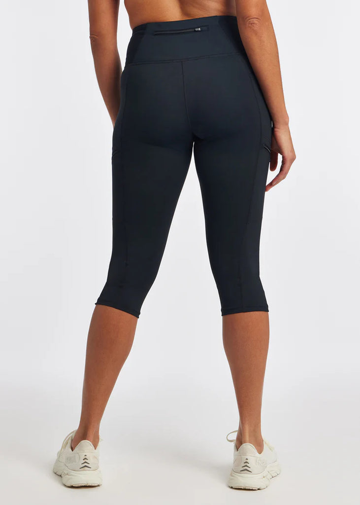 Women's Oiselle Pockito Knickers. Black. Rear view.