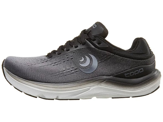 Women's Topo Magnifly 5. Black/Grey upper. Grey midsole. Lateral view.